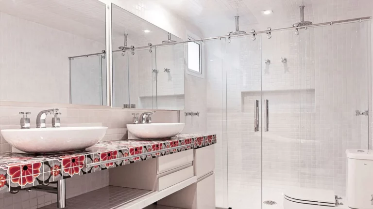 Box para banheiro Elegance cromado Ideia Glass com roldana aparente