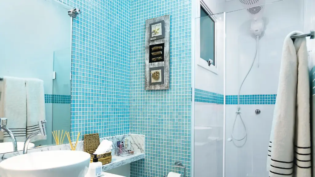 Dicas Extras para Otimizar seu Banheiro Pequeno com o Box