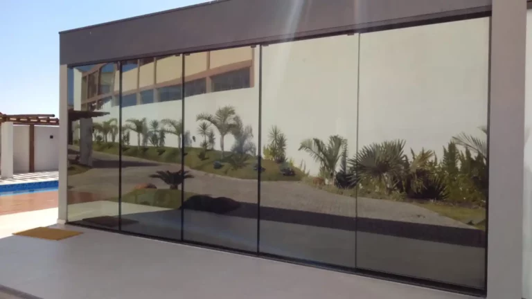 Fachada de vidro espelhado em Fortaleza